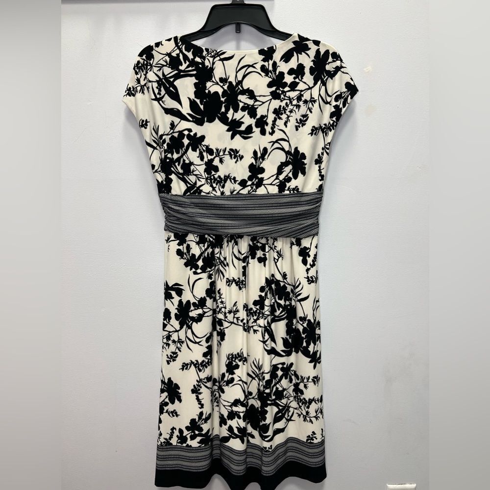 Jones New York Ivory & Black Ruched V-Neck Sleeveless Floral Midi Dress Size 10 - Picture 2 of 6